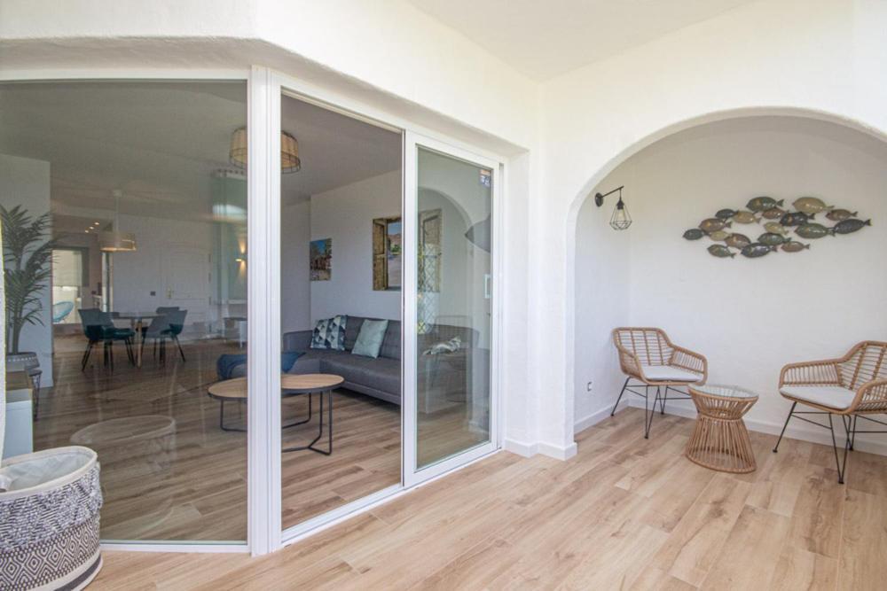 Wonderful 2 Bed Apartment With Stunning Sea Views Sitio de Calahonda 외부 사진